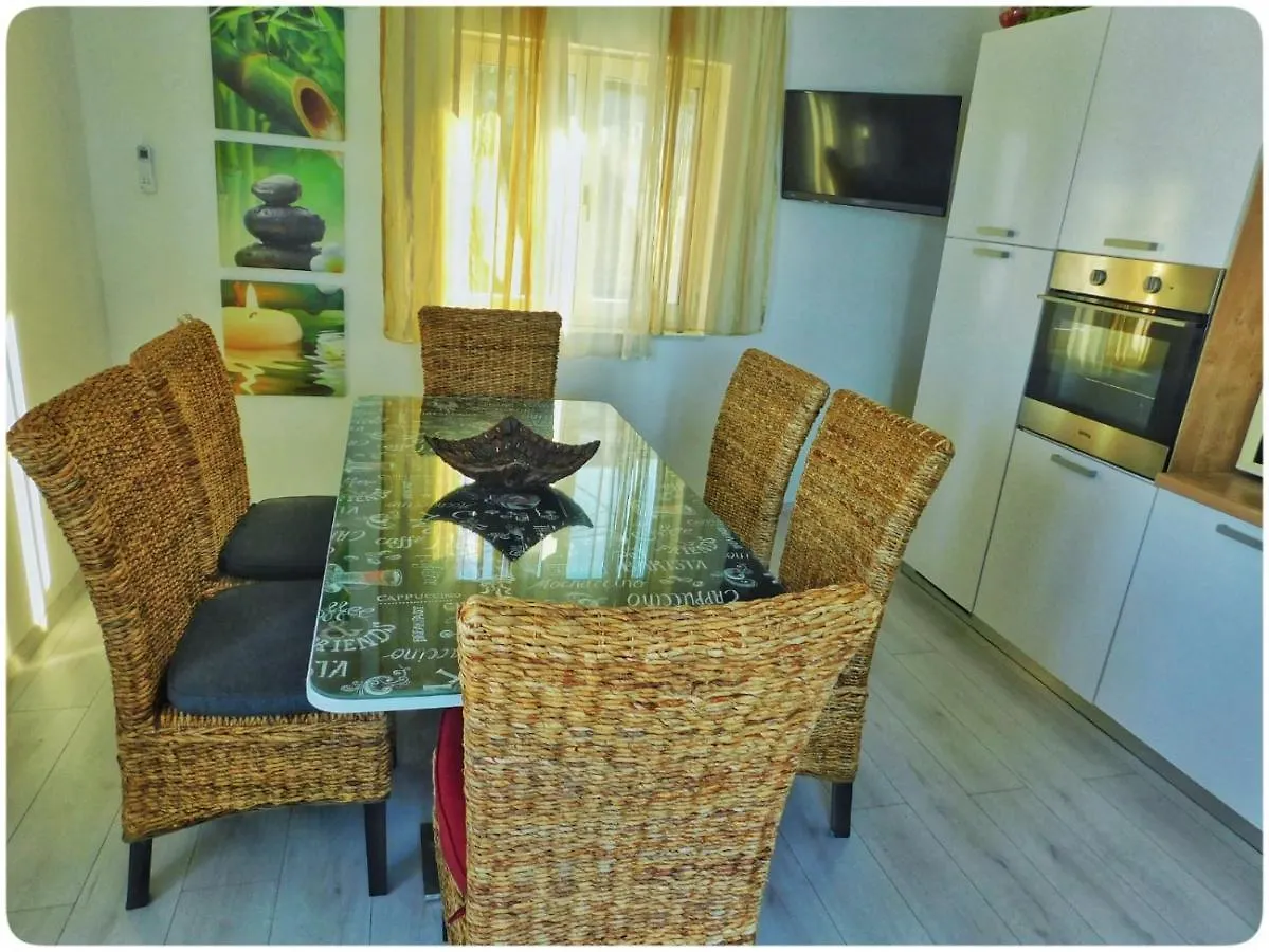 Littlevenice Appartme 50M From Sea Trogir 0*,